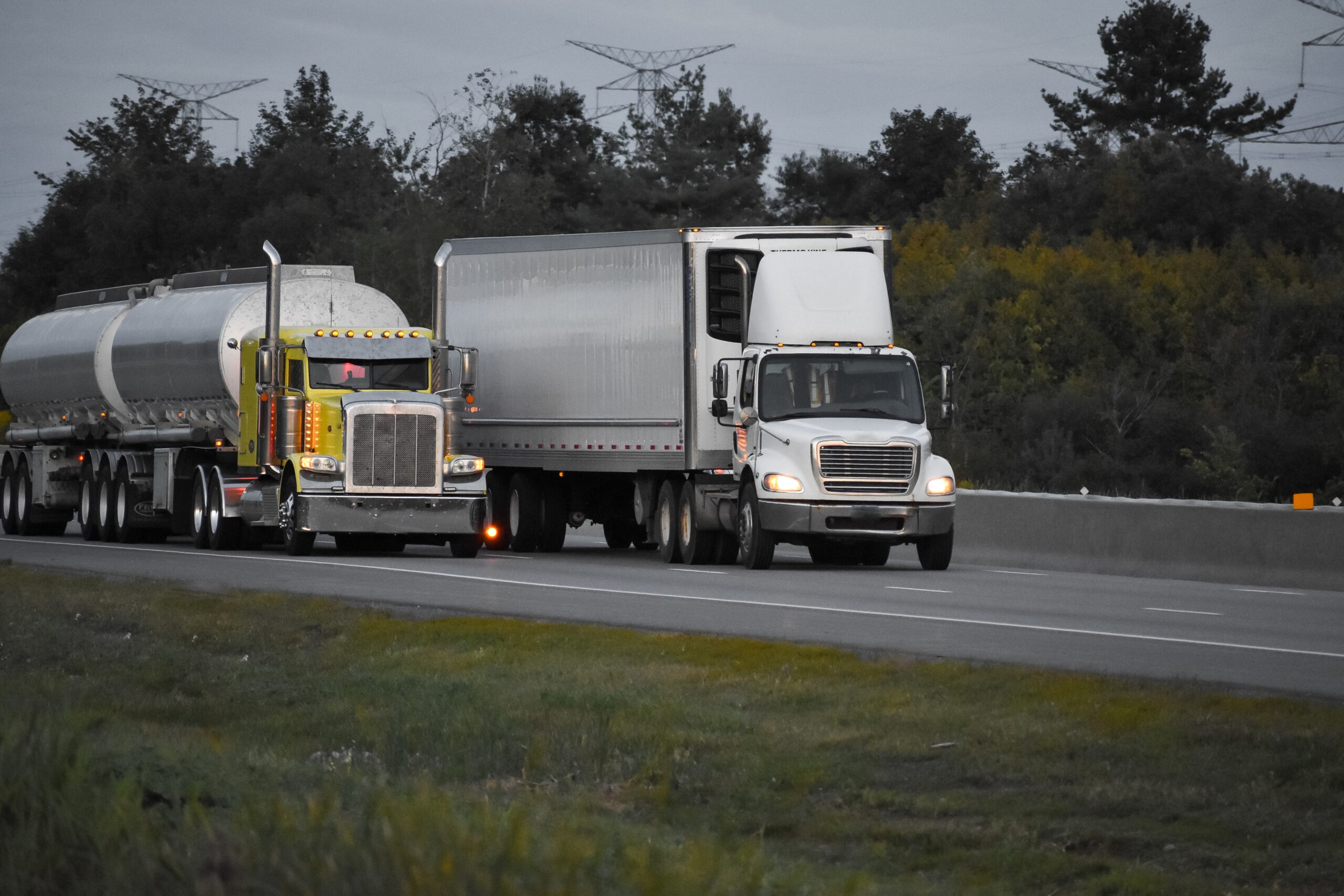 Commercial trucks on the road representing the 2022 Volvo VNL 760 listing